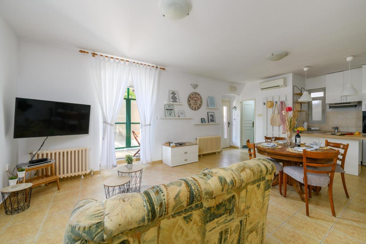 Apartman Aleksandra Pula Buitenkant foto