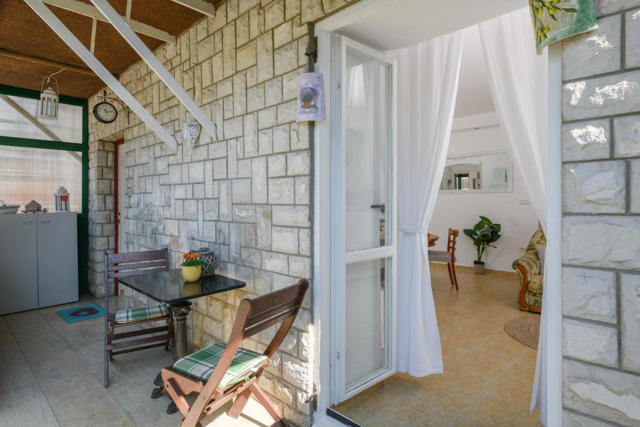 Apartman Aleksandra Pula Buitenkant foto